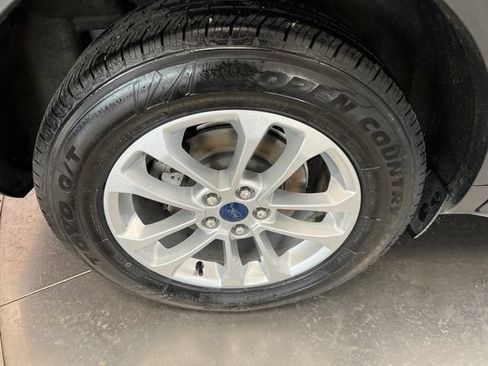 Used 2022 Ford Escape SE w/ Cold Weather Package FWD image 9