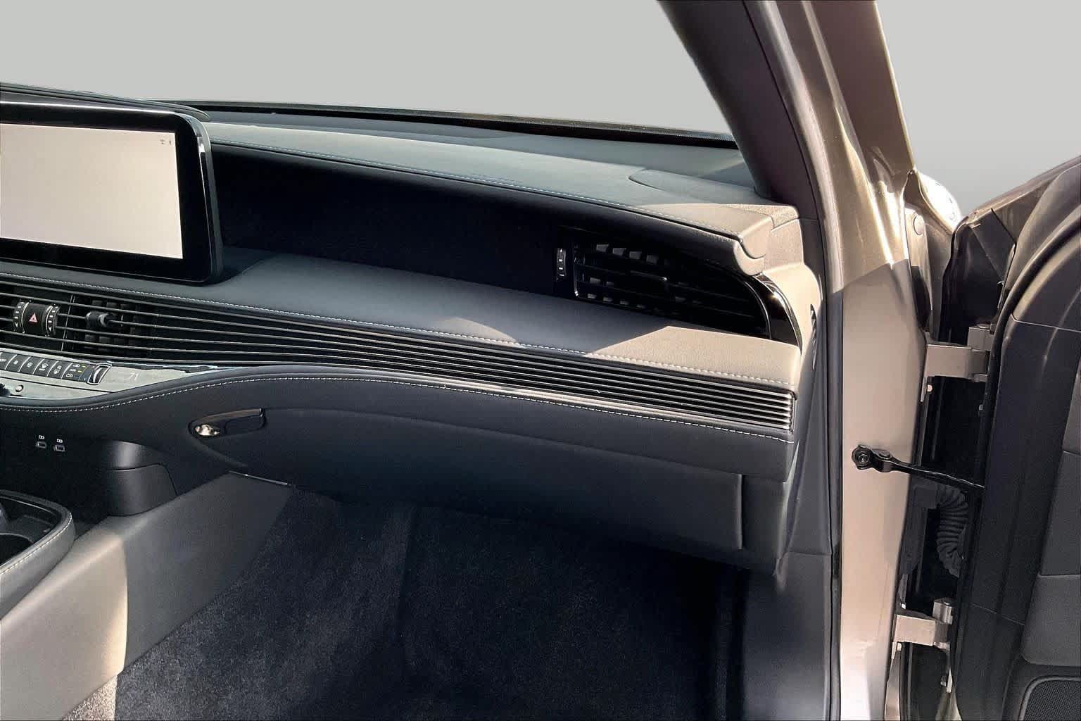 Used 2023 Lexus LS 500 w/ Accessory Package (Z2) RWD image 19