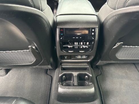 Used 2023 Jeep Grand Cherokee L Limited w/ Black Appearance Package image 32