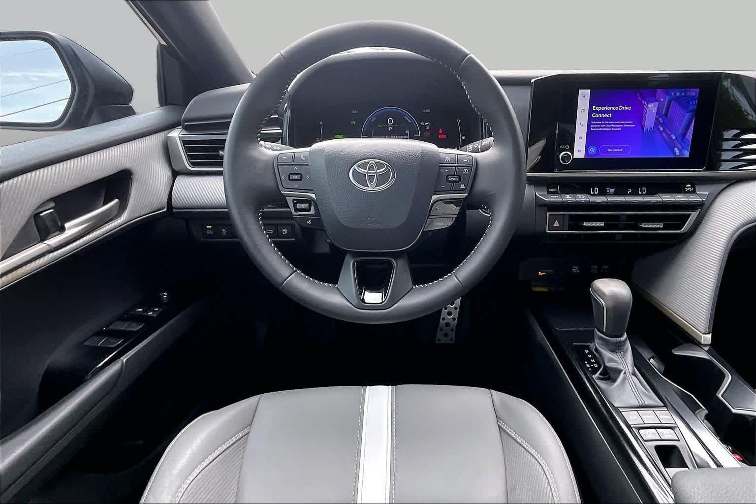 Used 2025 Toyota Camry SE w/ Convenience Package FWD image 6