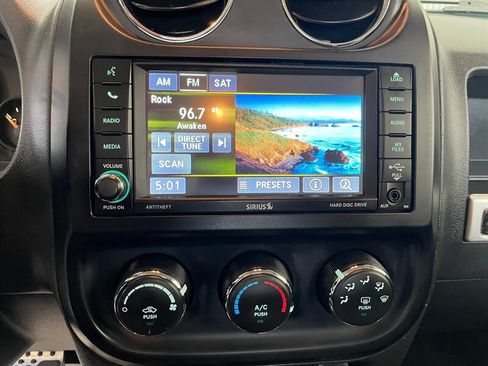 Used 2016 Jeep Patriot Latitude FWD image 13
