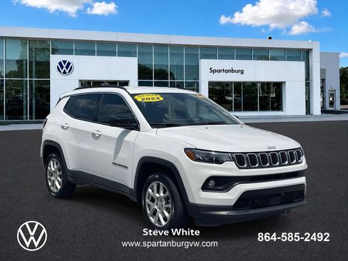 Used 2024 Jeep Compass Latitude AWD/4WD image 1