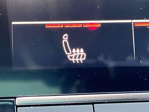 Certified 2025 Audi Q8 Premium image 32