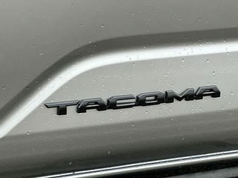 Used 2025 Toyota Tacoma TRD Off-Road AWD/4WD image 17