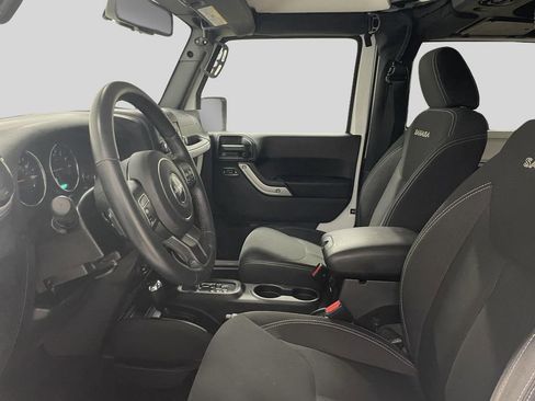 Used 2016 Jeep Wrangler Sahara image 12