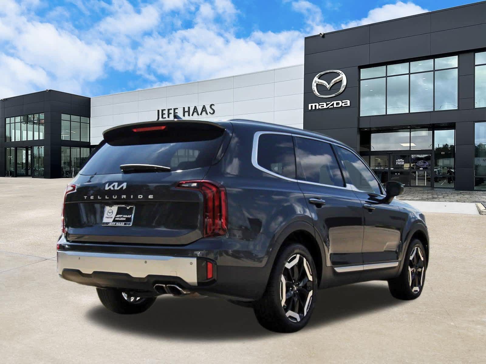 Used 2024 Kia Telluride S FWD image 3