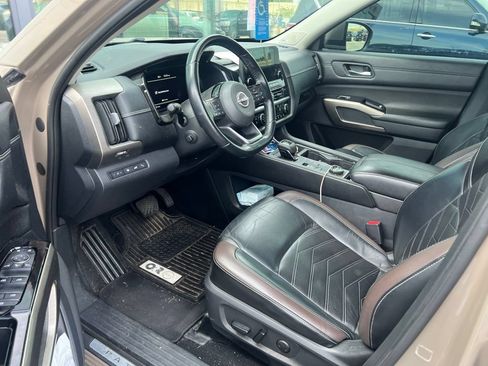 Used 2023 Nissan Pathfinder Platinum w/ Cargo Package AWD/4WD image 11