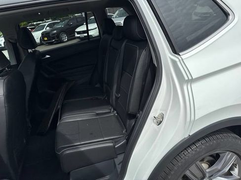Used 2021 Volkswagen Tiguan SEL AWD/4WD image 44