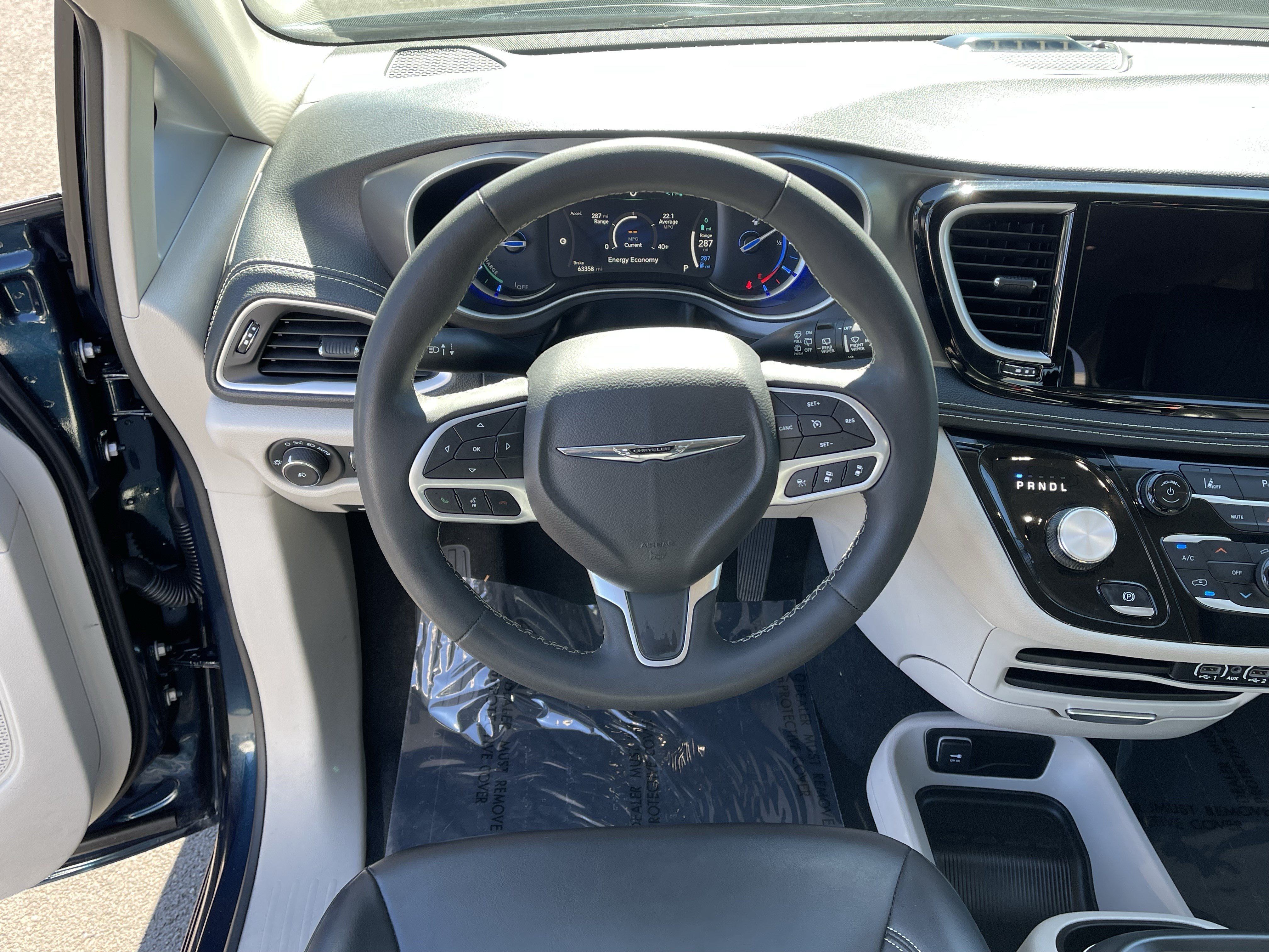 Used 2023 Chrysler Pacifica Touring-L FWD image 13