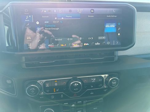 Used 2024 Jeep Gladiator Sport image 18