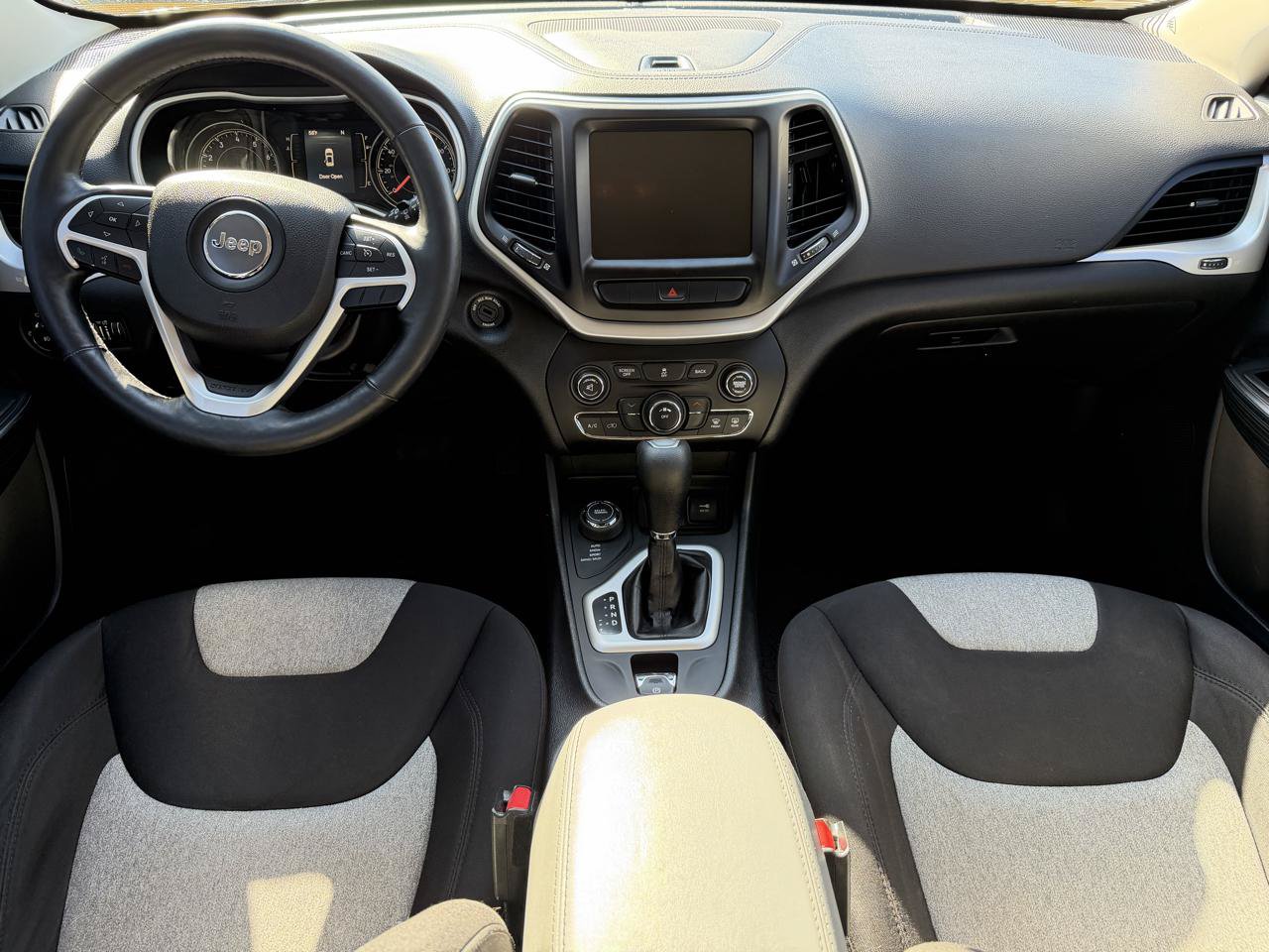 Used 2014 Jeep Cherokee Latitude w/ Cold Weather Group AWD/4WD image 21