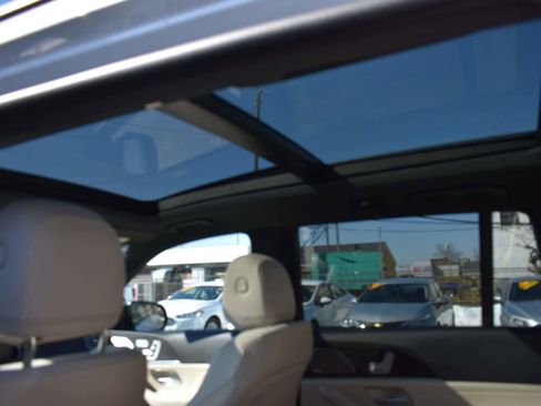 Used 2025 Mercedes-Benz GLS 450 4MATIC image 18