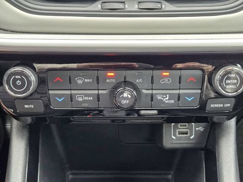 Used 2025 Jeep Compass Limited AWD/4WD image 23