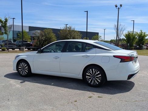 Used 2025 Nissan Altima 2.5 SV FWD image 5