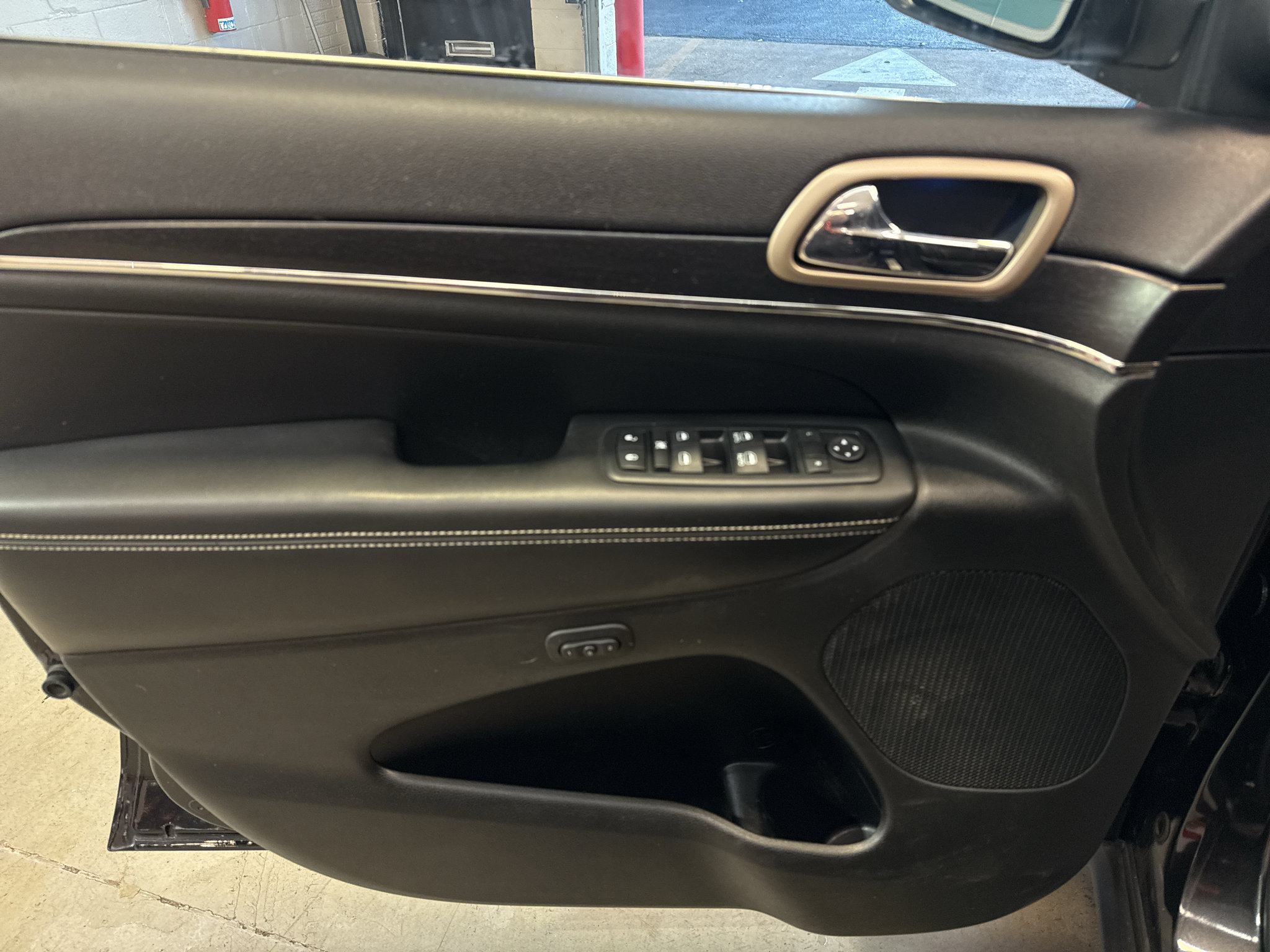 Used 2014 Jeep Grand Cherokee Limited w/ Trailer Tow Group IV AWD/4WD image 15