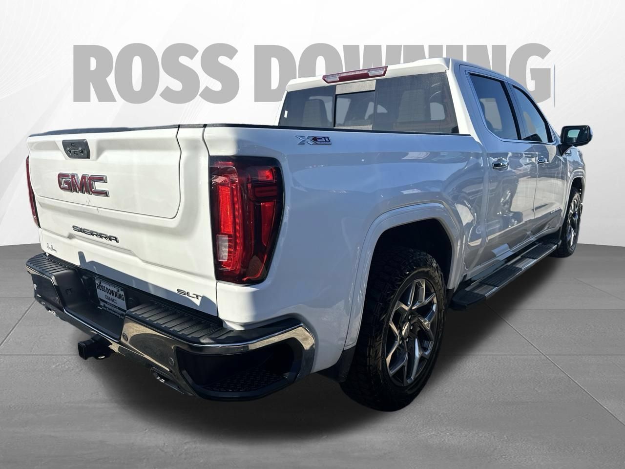 Used 2023 GMC Sierra 1500 SLT w/ SLT Premium Plus Package AWD/4WD image 4