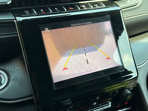 Used 2023 Jeep Grand Cherokee Altitude RWD image 8