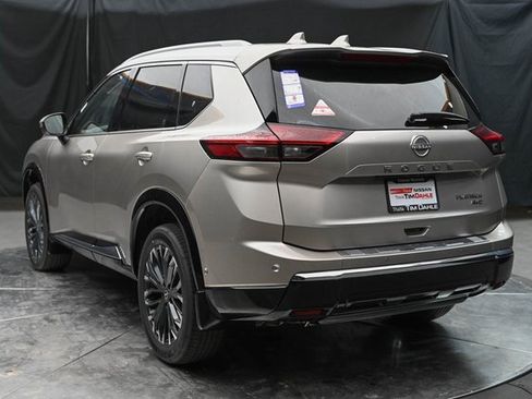 Used 2025 Nissan Rogue Platinum w/ Tech Package image 10