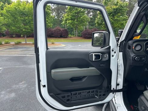 Used 2025 Jeep Gladiator Mojave AWD/4WD image 71