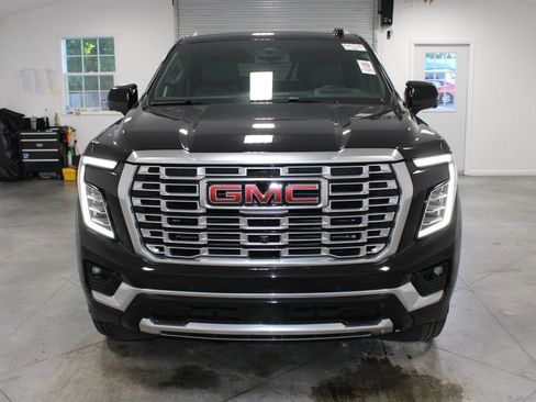 Used 2025 GMC Yukon Denali AWD/4WD image 3