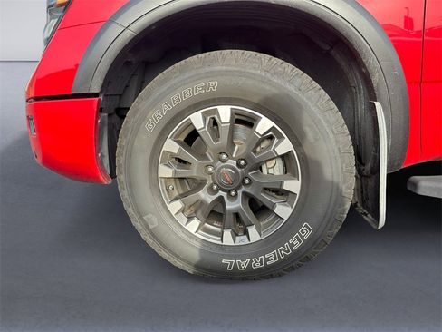 Used 2021 Nissan Titan PRO-4X w/ Pro-4x Convenience Package image 9