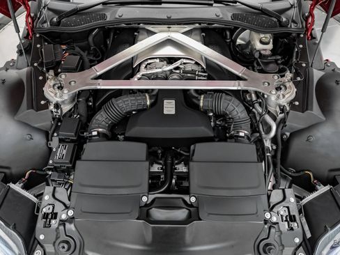 Used 2019 Aston Martin V8 Vantage Coupe RWD image 4