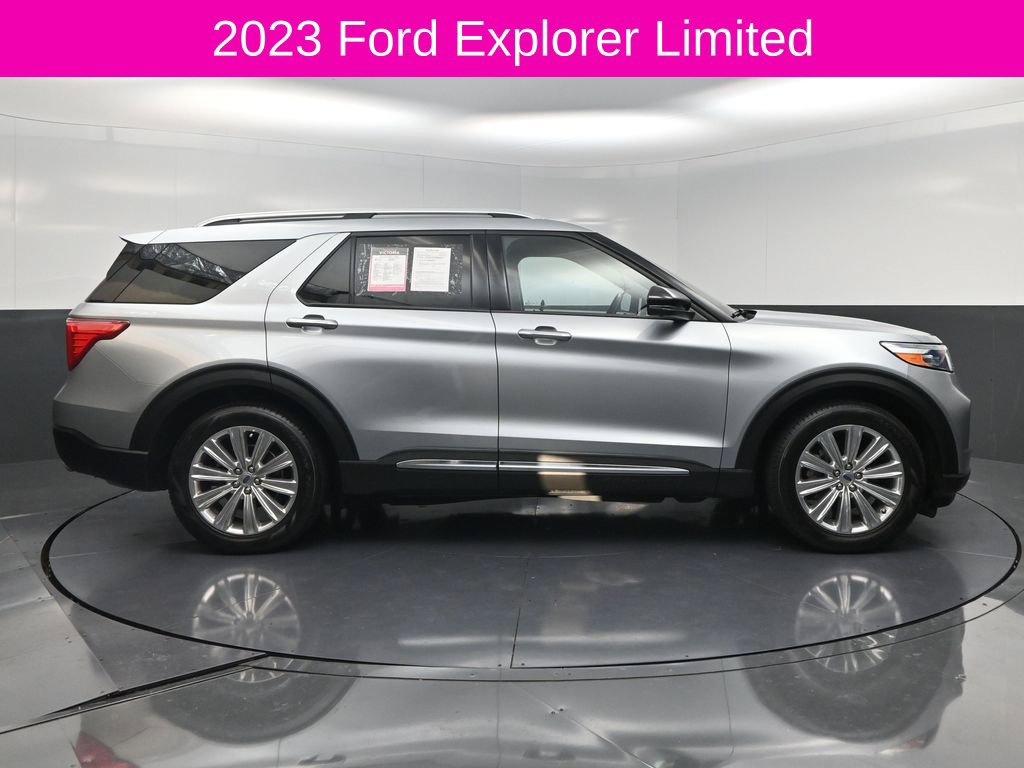 Used 2023 Ford Explorer Limited w/ Limited Technology Package RWD image 4
