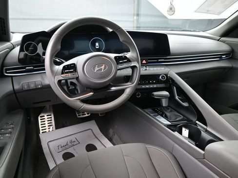Used 2025 Hyundai Elantra SEL FWD image 30