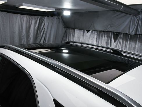 Used 2025 Mercedes-Benz GLE 450e 4MATIC w/ AMG Line Exterior image 84