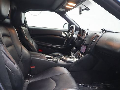 Used 2011 Nissan 370Z Base image 9