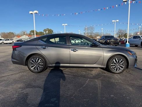 Used 2025 Nissan Altima 2.5 SV image 12