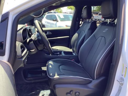 New 2027 Chrysler Pacifica Limited w/ S Appearance Package FWD image 8