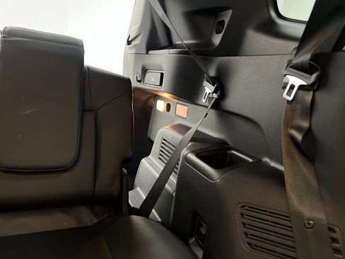 Used 2023 Mitsubishi Outlander SE image 33