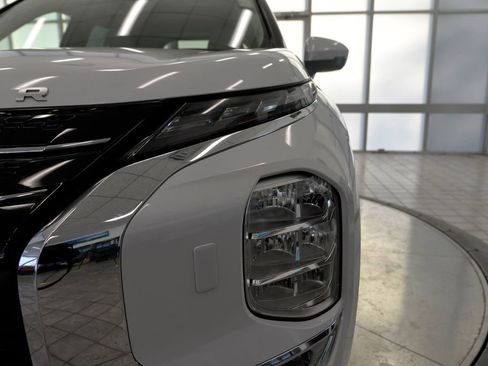 Used 2022 Mitsubishi Outlander SEL image 11