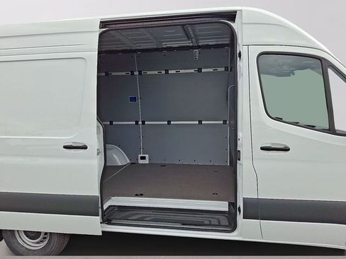 Used 2026 Mercedes-Benz Sprinter 2500 image 7