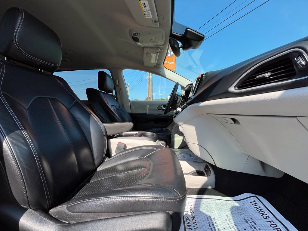 Used 2022 Chrysler Pacifica Touring-L w/ Uconnect Theater Family Group FWD image 38