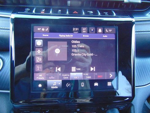 Used 2023 Jeep Grand Cherokee Altitude image 34