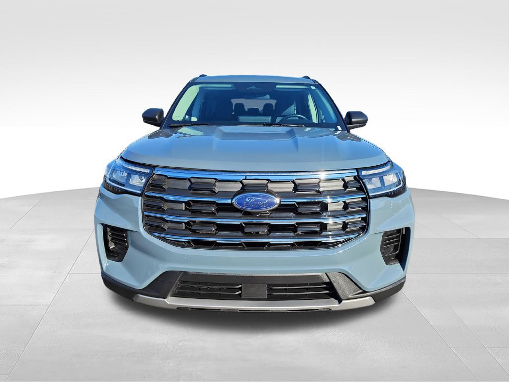 Used 2025 Ford Explorer Active AWD/4WD image 8