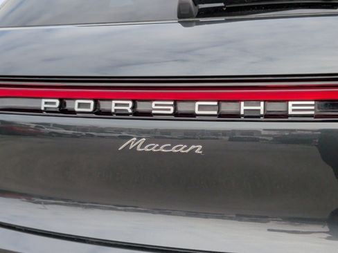 Used 2024 Porsche Macan image 11