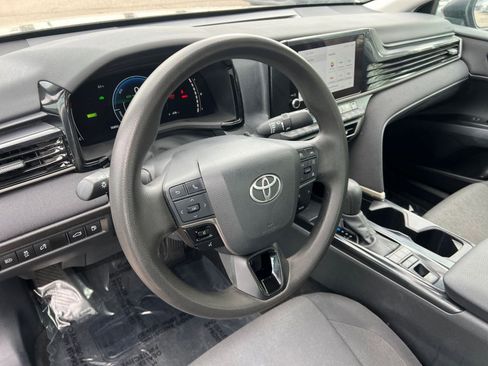 Used 2025 Toyota Camry LE image 28