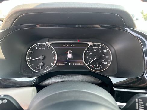 Used 2024 Nissan Pathfinder SV AWD/4WD image 15