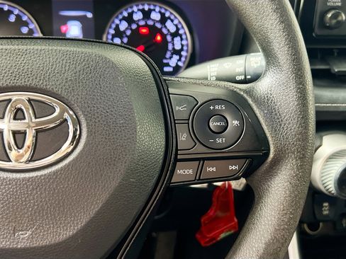 Used 2022 Toyota RAV4 LE image 19