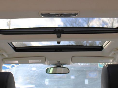 Used 2014 Land Rover LR2 HSE image 39