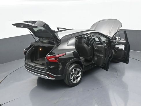 Used 2024 Chevrolet Trax LT image 65