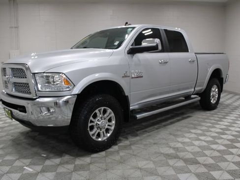 Used 2017 RAM 2500 Laramie w/ Convenience Group AWD/4WD image 7