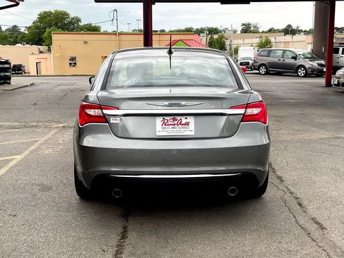 Used 2011 Chrysler 200 Limited FWD image 5