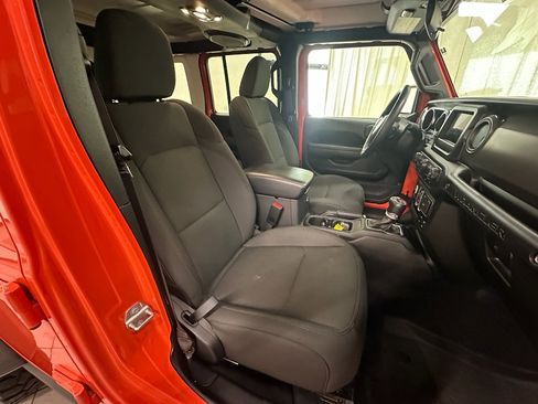 Used 2023 Jeep Wrangler Unlimited w/ Cold Weather Group image 18