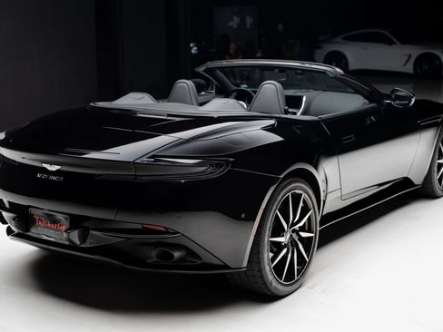 Used 2019 Aston Martin DB11 Volante RWD image 34