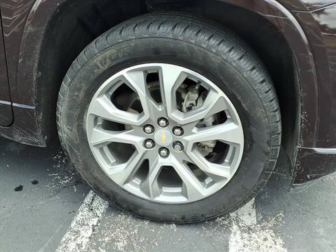 Used 2021 Chevrolet Traverse Premier FWD image 15