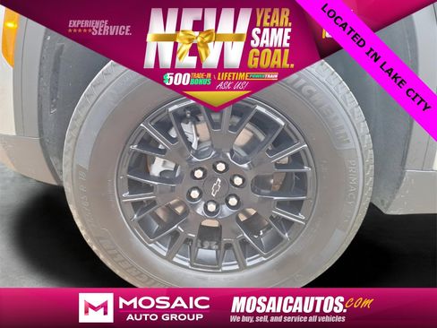 Used 2025 Chevrolet Traverse Z71 image 36